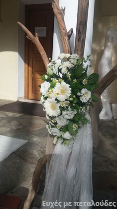 στολισμός-γάμου-σύνθεση-λουλουδιών
