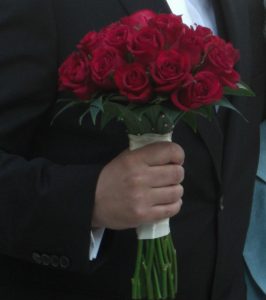 νυφική ανθοδέσμη με κόκκινα τριαντάφυλλα