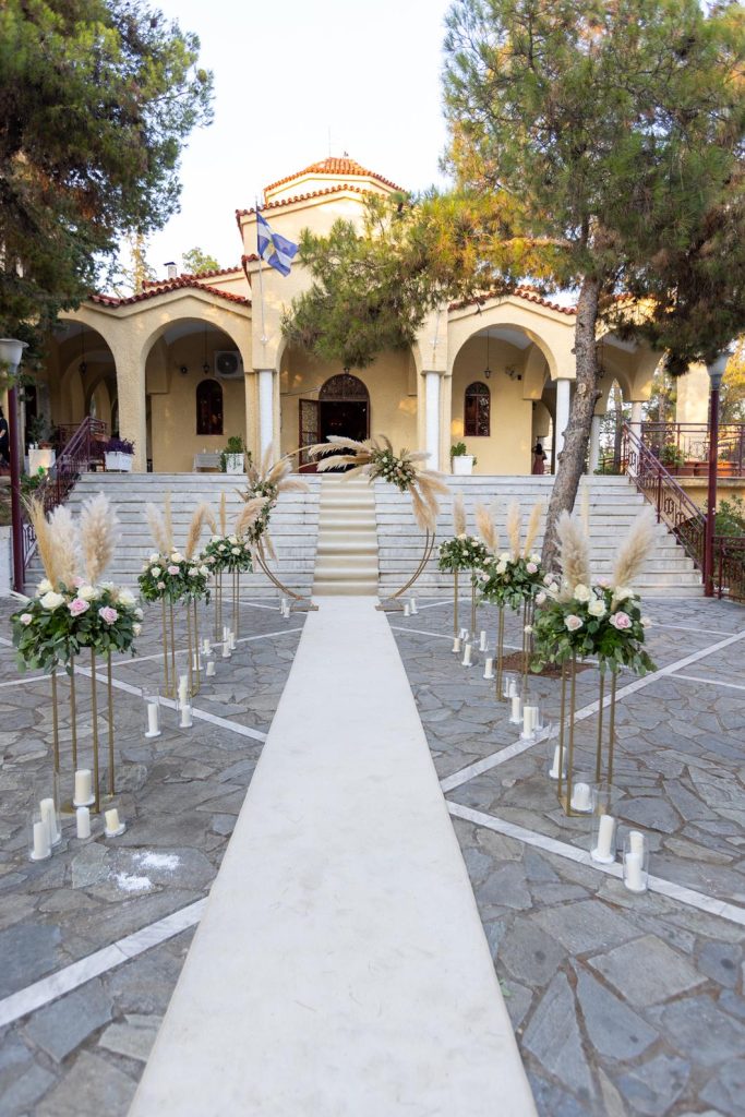 Διάδρομος με κατασκευές λουλουδιών στον Άγιο Χριστόφορο στο Χαϊδάρι 